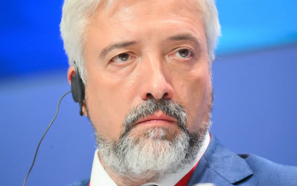 Примаков назвал поступком писать, снимать и говорить честно о России
