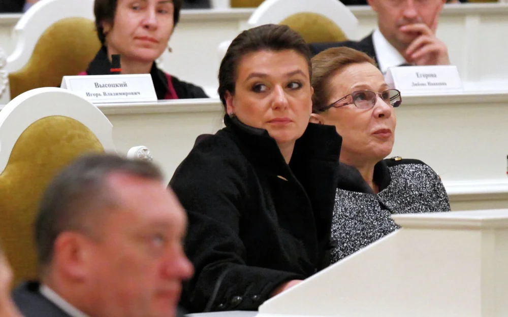 Депутату заксобрания Петербурга стало плохо на заседании