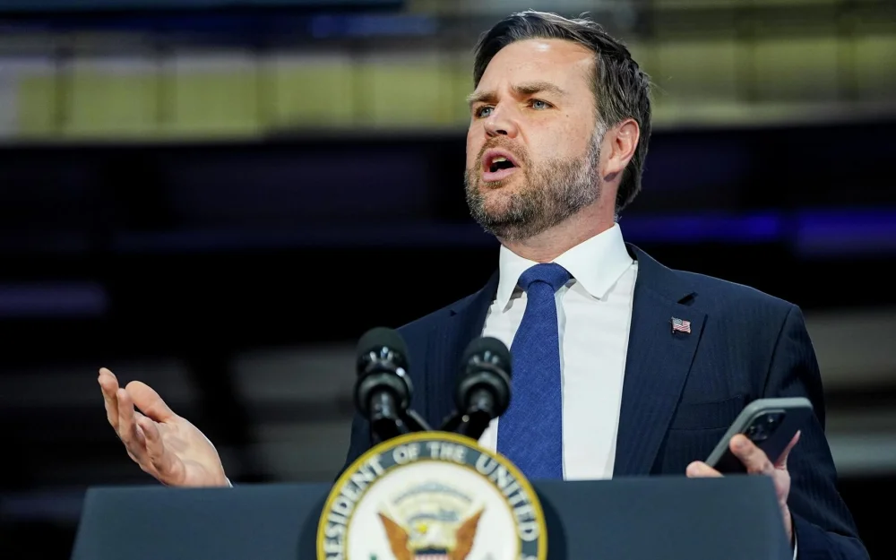 США необходимо менять подходы к регулированию миграции, заявил Вэнс