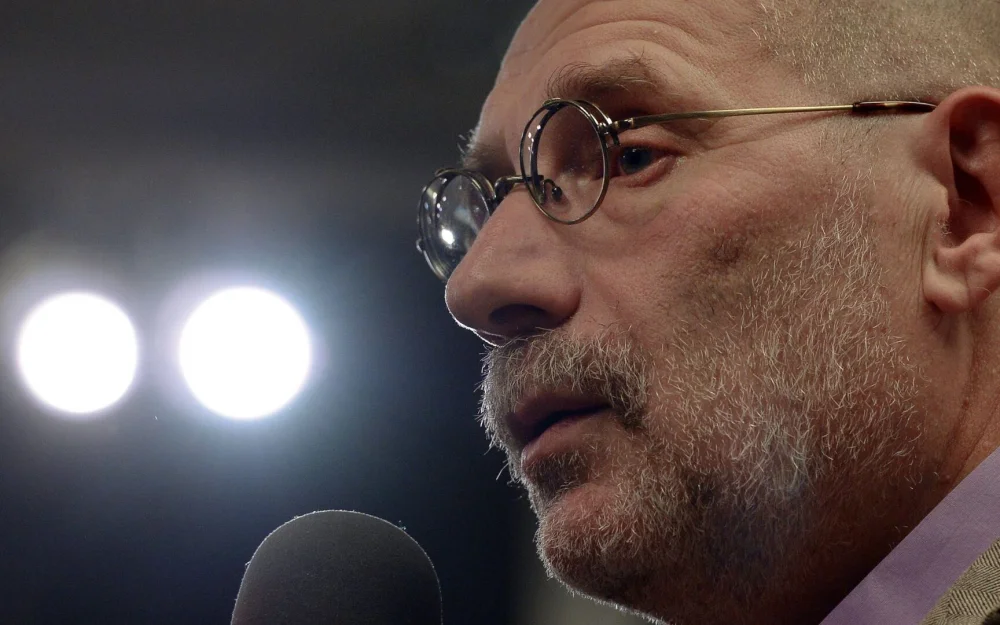 Суд завел дело об уклонении Акунина* от исполнения обязанностей иноагента