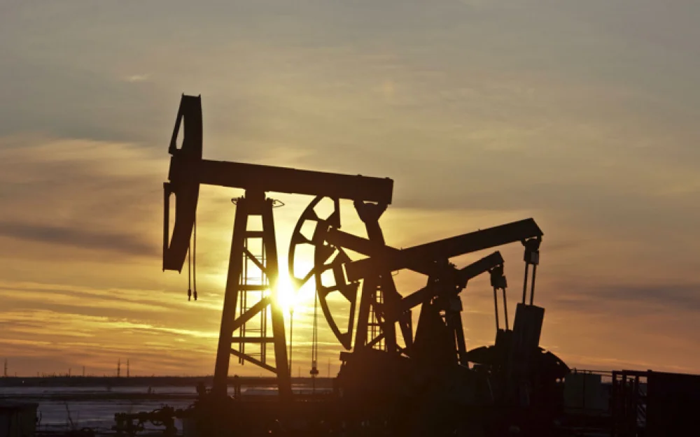 Мировые цены на нефть растут после введения США новых санкций против России