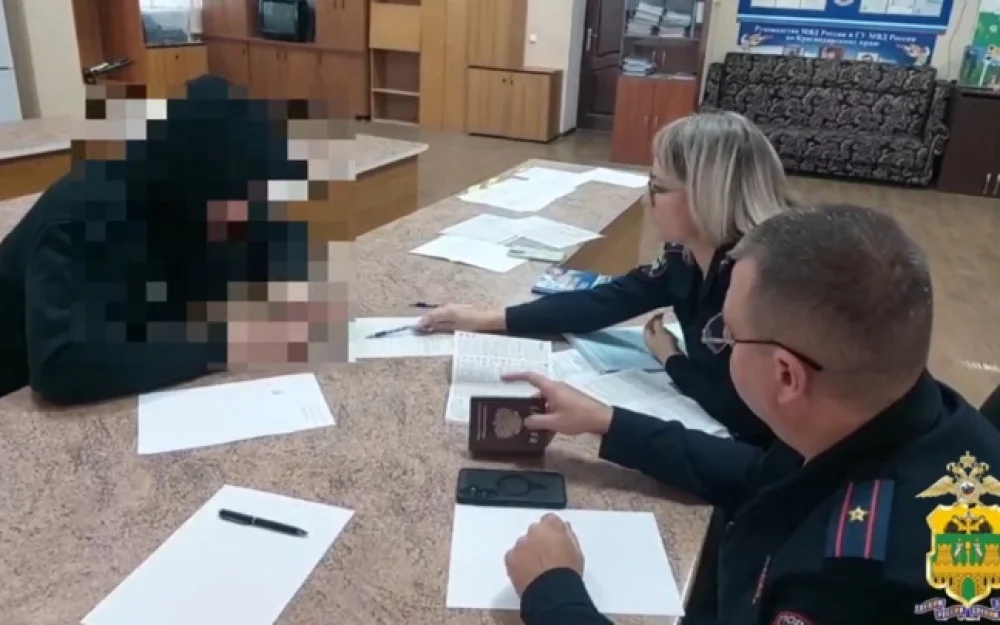 Ейский блогер ради хайпа сбросил с обрыва собственный автомобиль