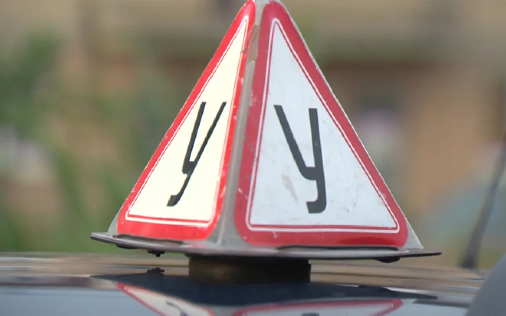 Экс-директор автошколы в Петербурге собирал деньги на взятки и оставлял их себе