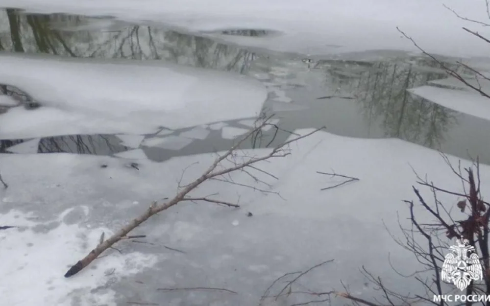 В Новосибирске двое подростков 12 и 13 лет утонули, провалившись под лед