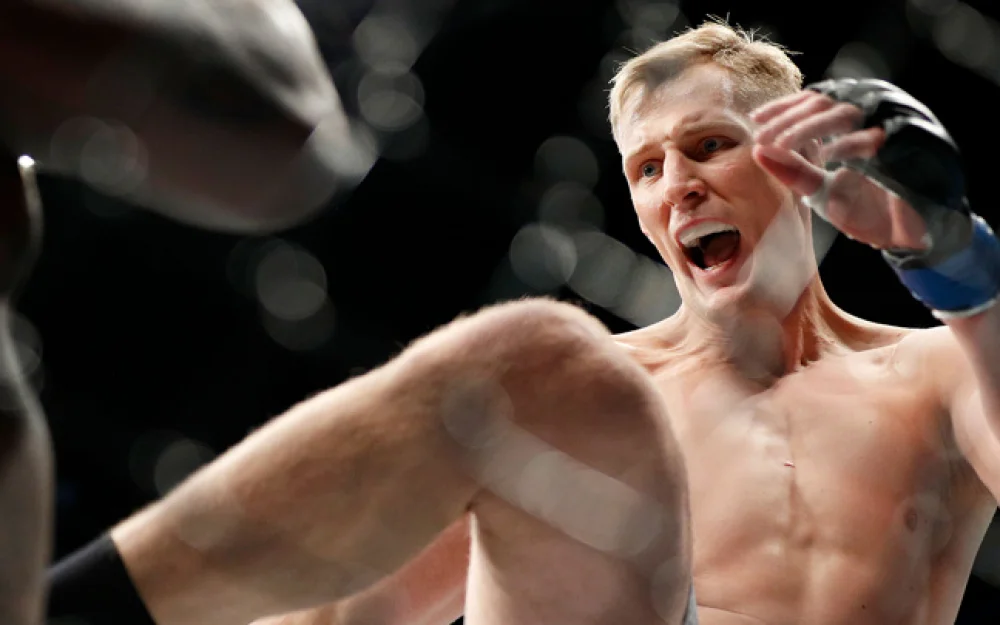 Россиянин Волков победил бразильца Алмейду на турнире UFC в Абу-Даби