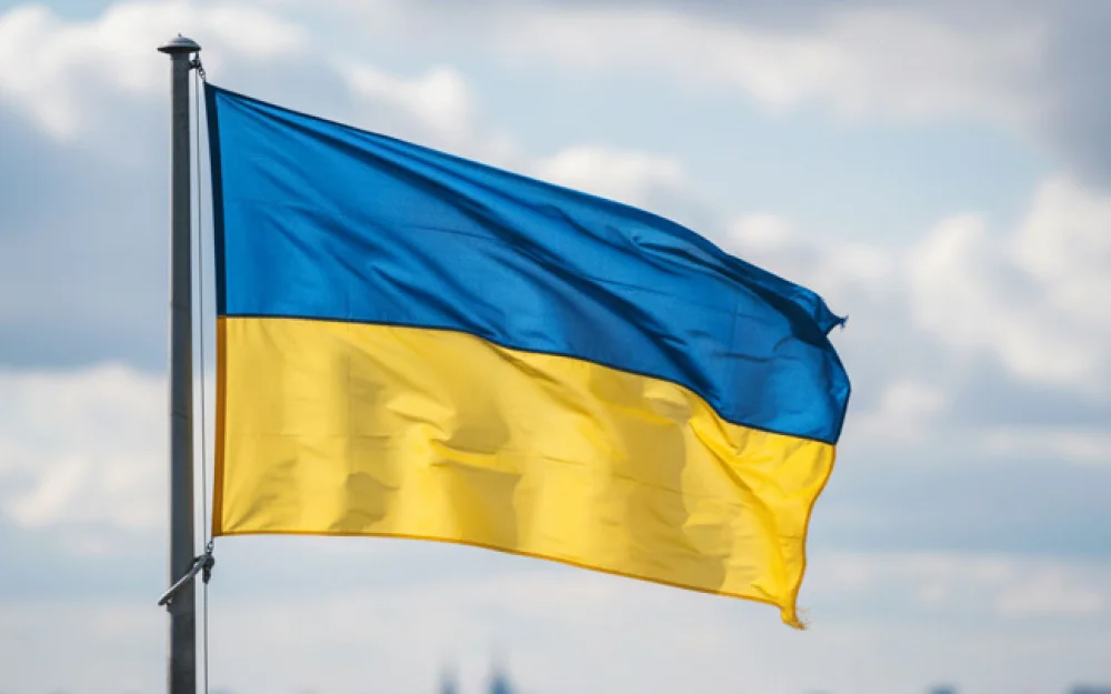 Администрация Киева: главный флаг Украины приспустили из-за сильного ветра