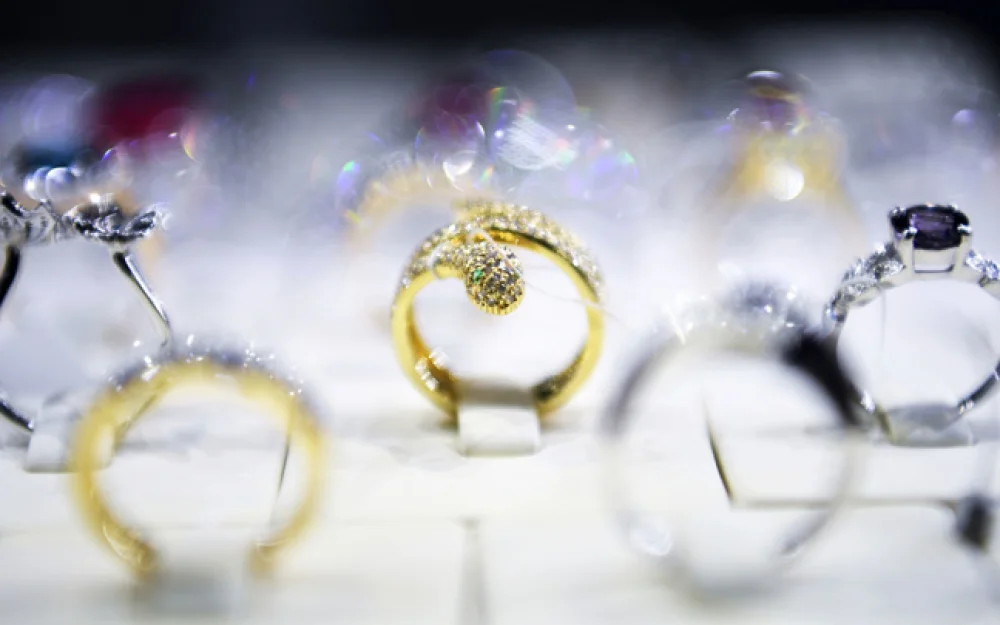 Россиянин оштрафован на 3 млн рублей за незаконный ввоз колец Cartier и BVLGARI