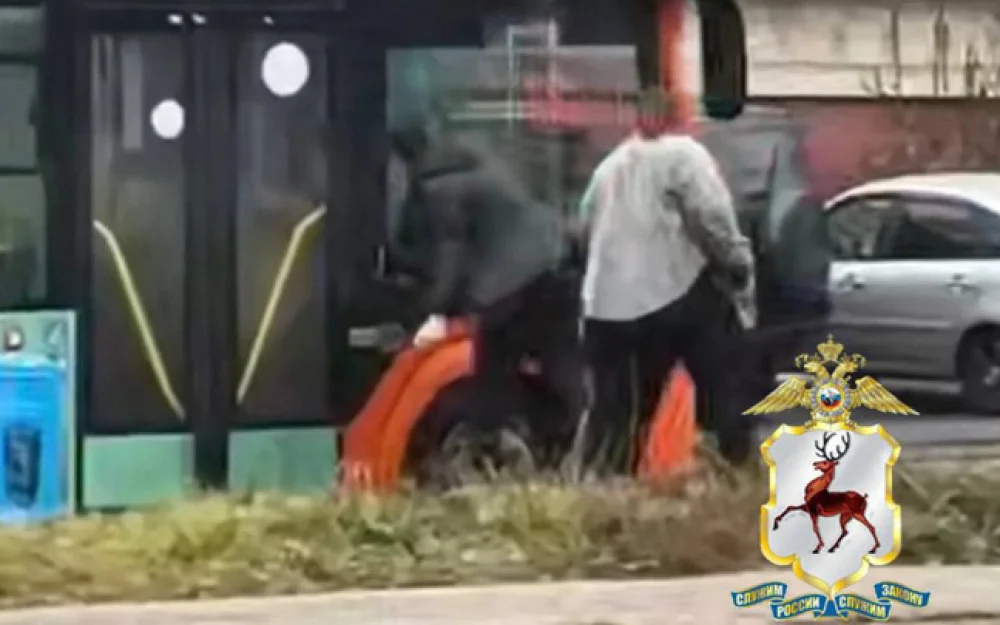 В Нижнем Новгороде задержан мужчина, бросавшийся с ножом на автобус