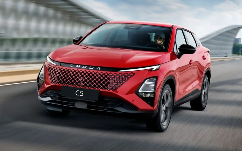 В России внезапно изменились цены на любимый кроссовер Omoda россиян. Сколько он стоит теперь