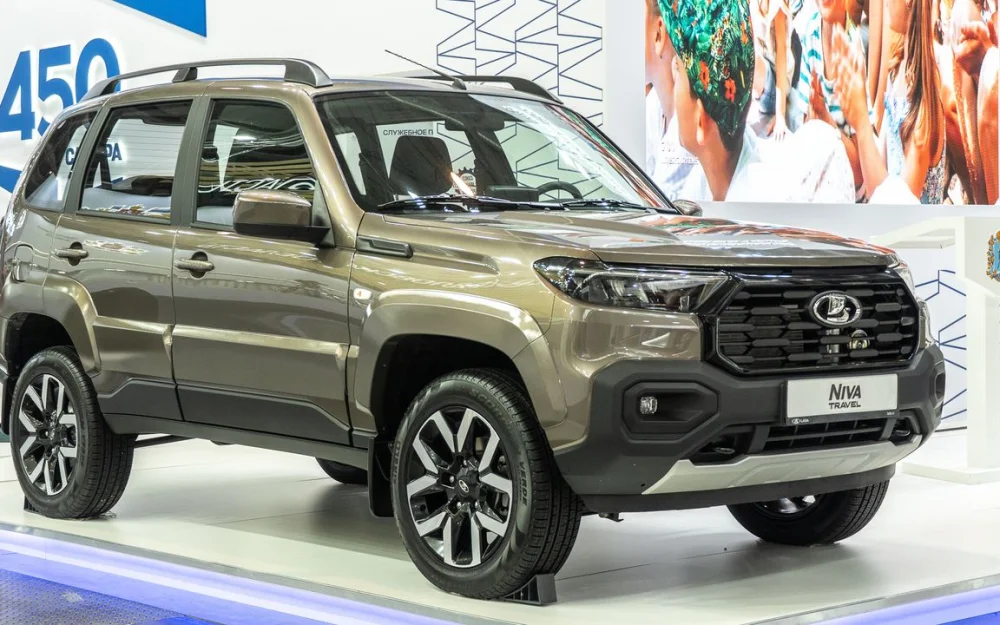 АвтоВАЗ объявил цену на обновленный внедорожник Lada Niva Travel: озвучены комплектации