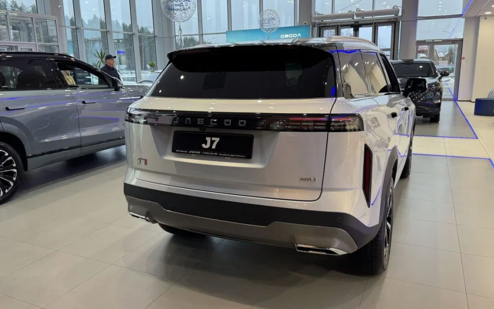 Россияне перестали быстро расставаться с автомобилями. Этот и другие тренды авторынка в 2025 году