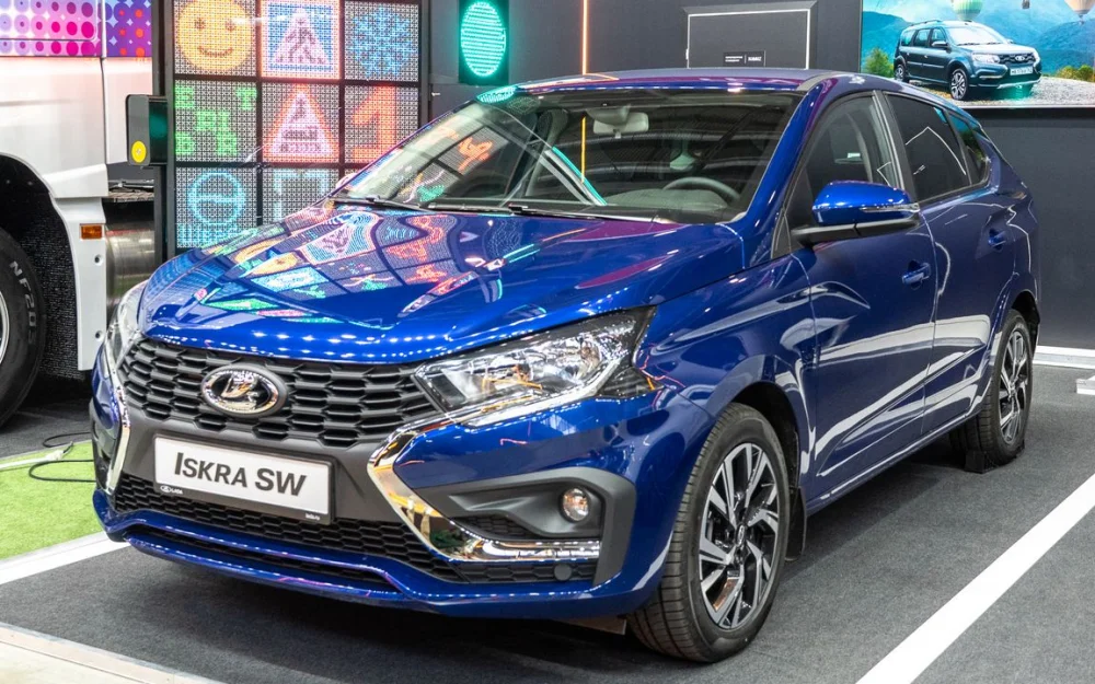 АвтоВАЗ рассказал, чем Lada Iskra отличается от Vesta: выделены три оригинальных решения