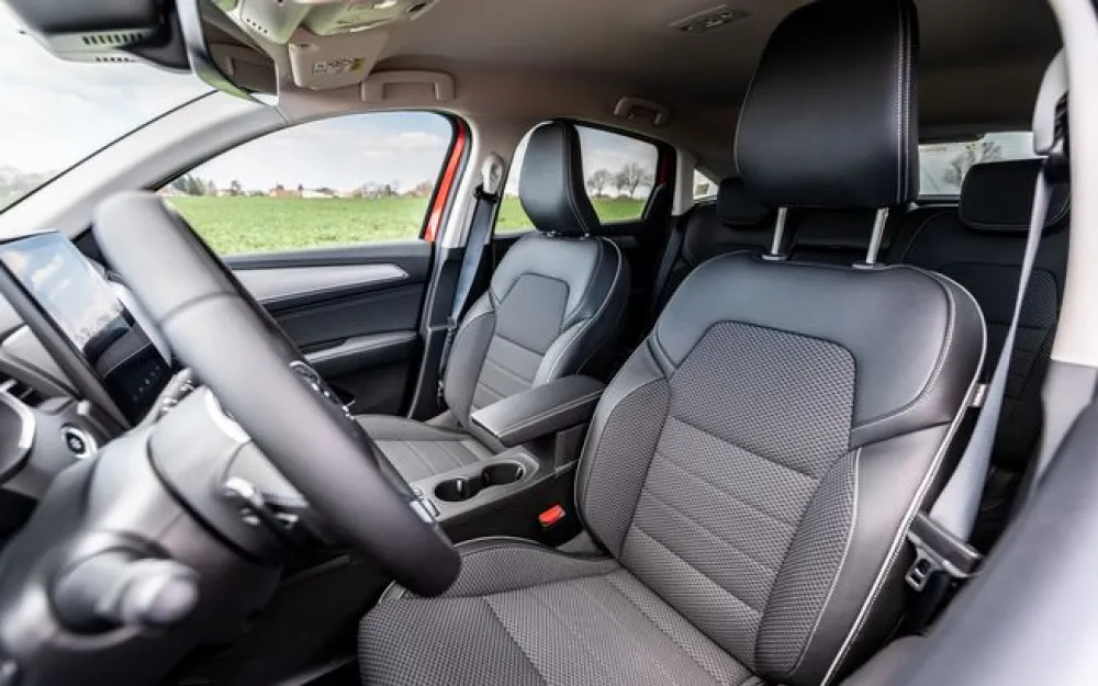 Интерьер Renault Arkana для Европы