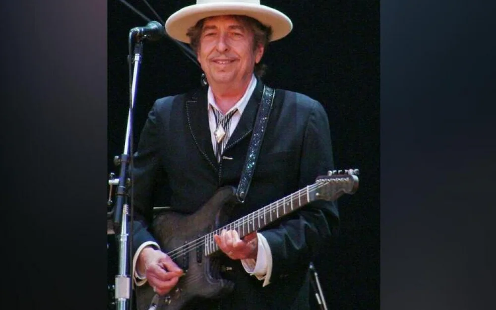 Боб Дилан довел публику до слез, исполнив кавер на песню Шейна Макгоуэна