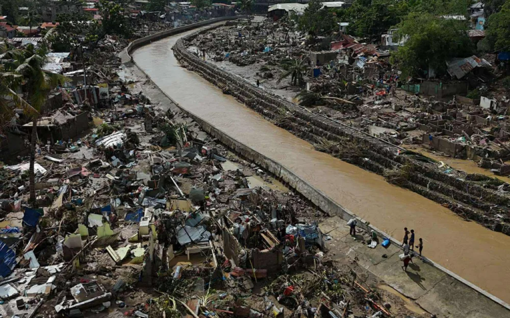 Число погибших из-за масштабного наводнения и сильного тайфуна достигло 66 человек