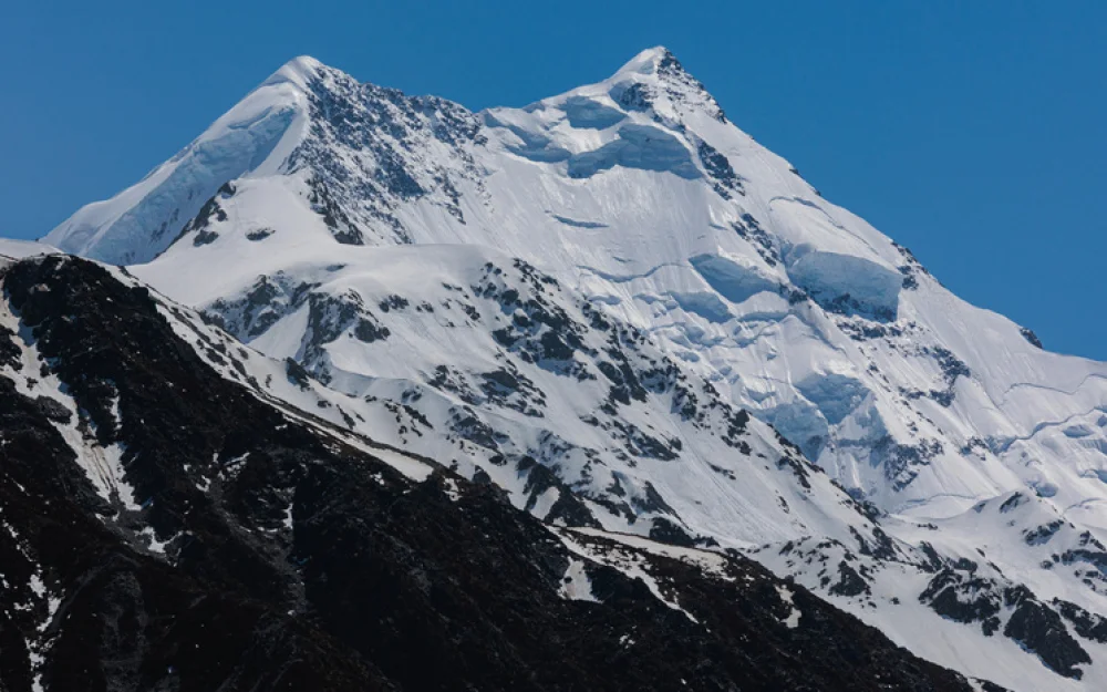 Двое альпинистов погибли после падения с  высочайшей вершины