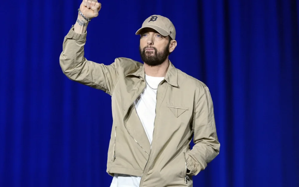 «Ранимый гаденыш» Эминем подал в суд на австралийские зонтики