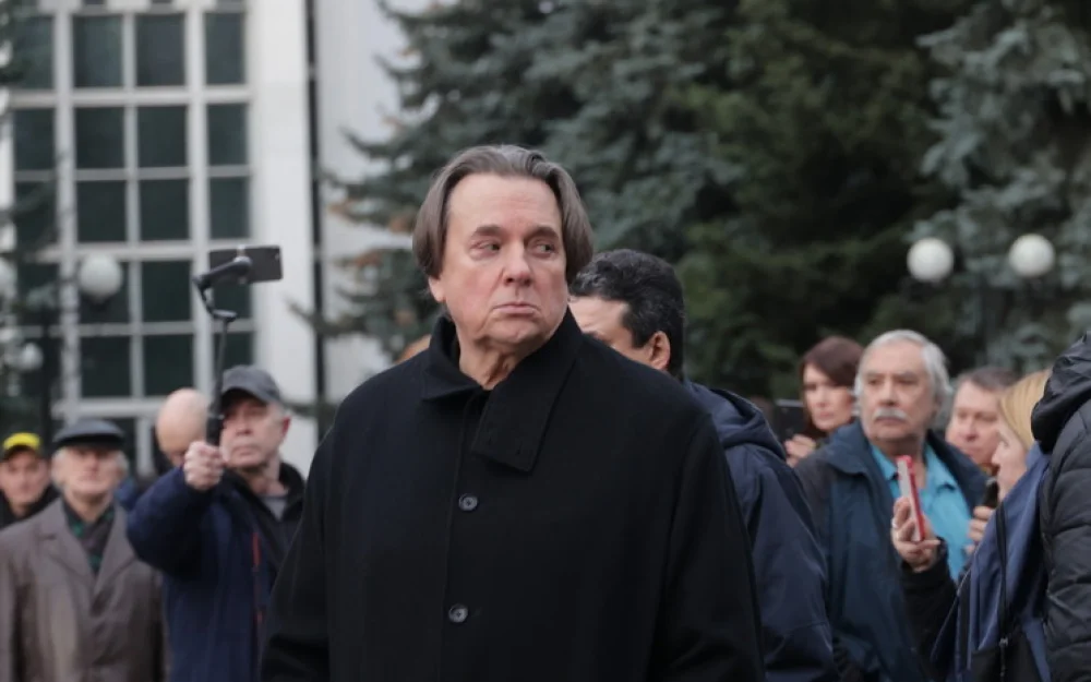 «Не договорили»: на похоронах Юрия Николаева Эрнст попросил у него прощения