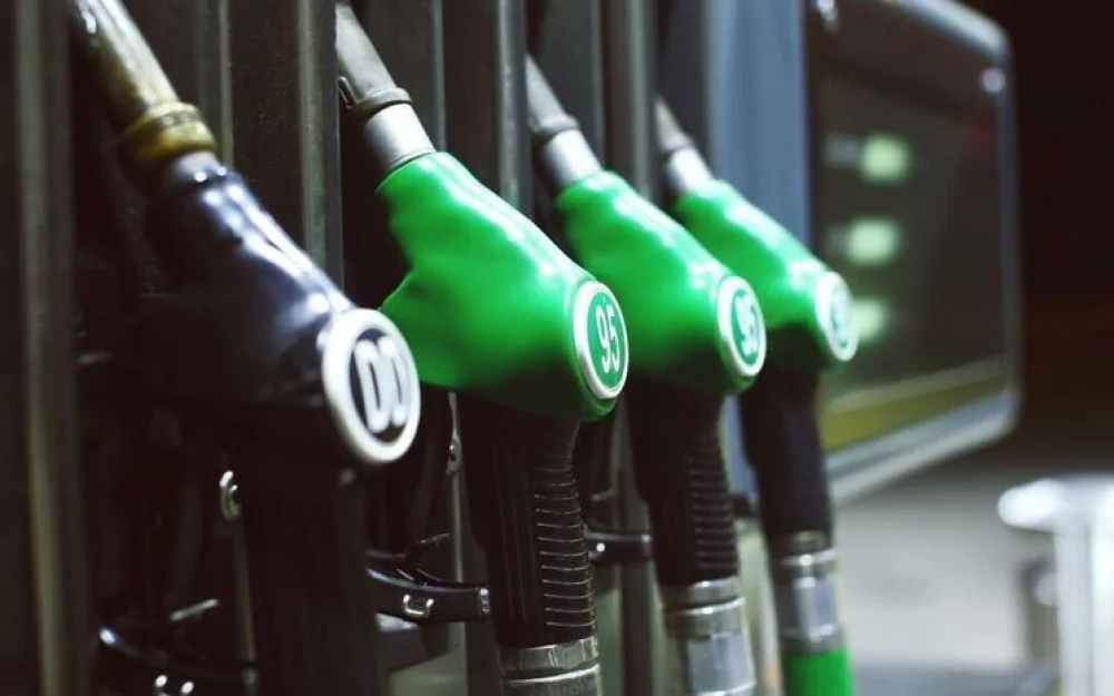 Топливное чудо: бензин на бирже дешевеет, а на заправках растет