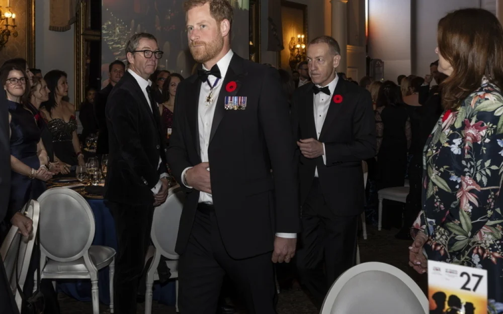 Принц Гарри попытался затмить брата: посетил вечеринку в разгар маковых дней