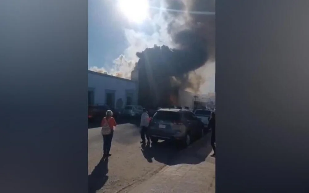 В результате пожара в универмаге погибли по меньшей мере 23 человека