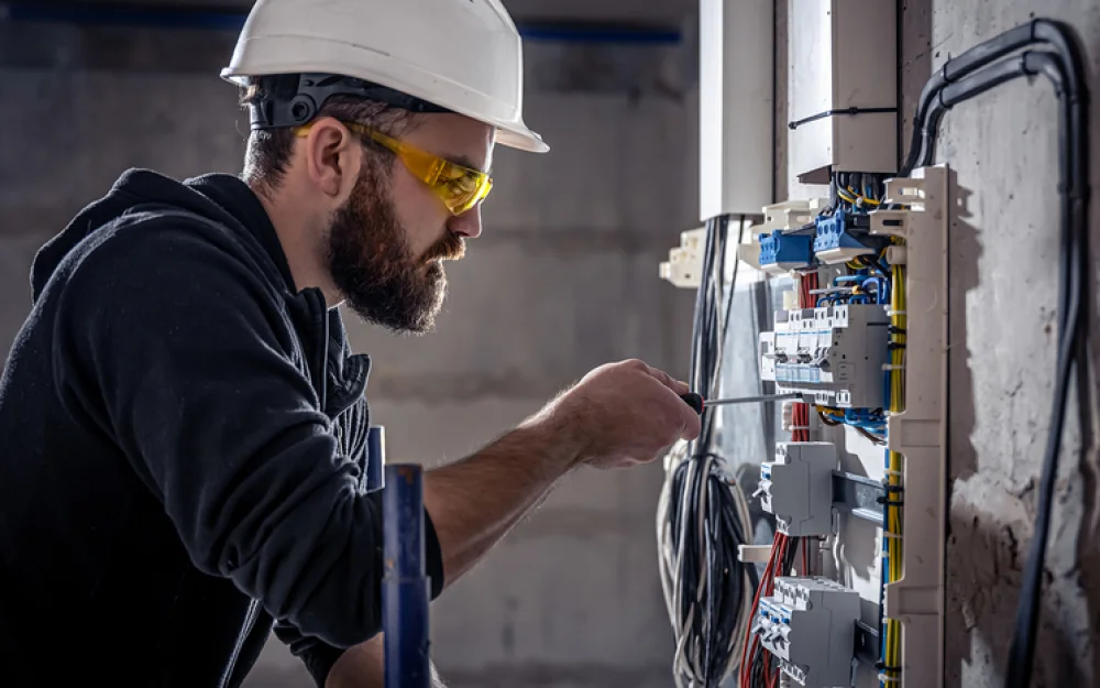 Заводам — рабочих, СПО — студентов, а школам — головную боль: новые «тезисы» приняты в Госдуме