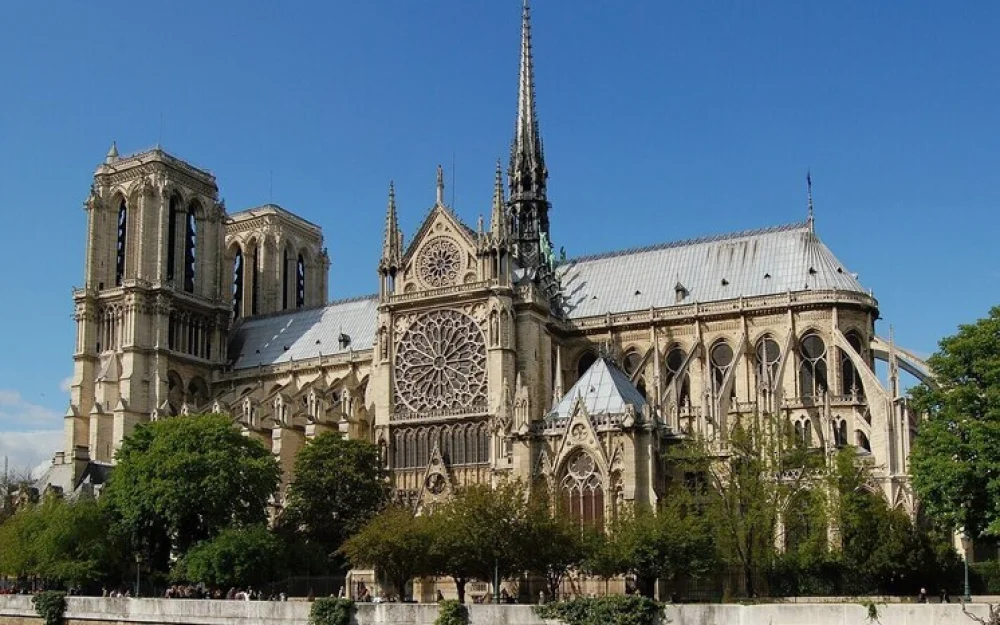 Восстанавливавшему Нотр-Дам плотнику в награду устроили уникальную свадьбу