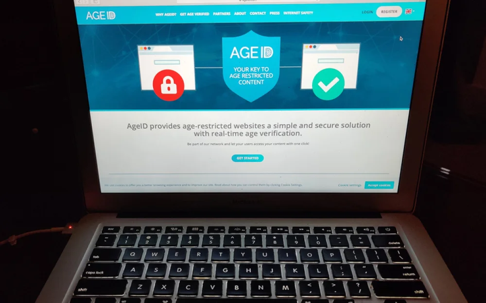 Изображающая удушение порнография переквалифицирована в уголовное преступление
