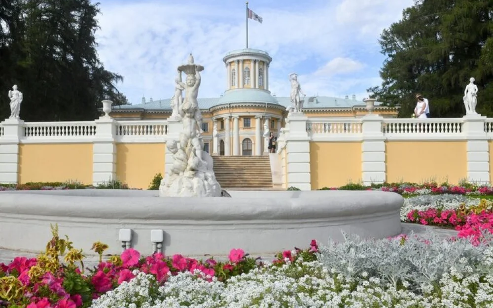 В «Архангельском» решили проверить музейные предметы-декорации на наличие микрогрибов