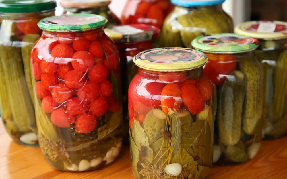 Выяснились подробности отравления мигрантов из Новой Москвы домашними соленьями