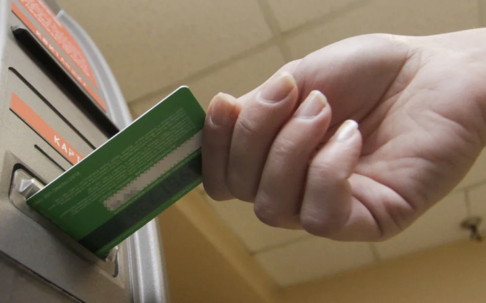 Впервые у россиян сократилось количество кредитных карт