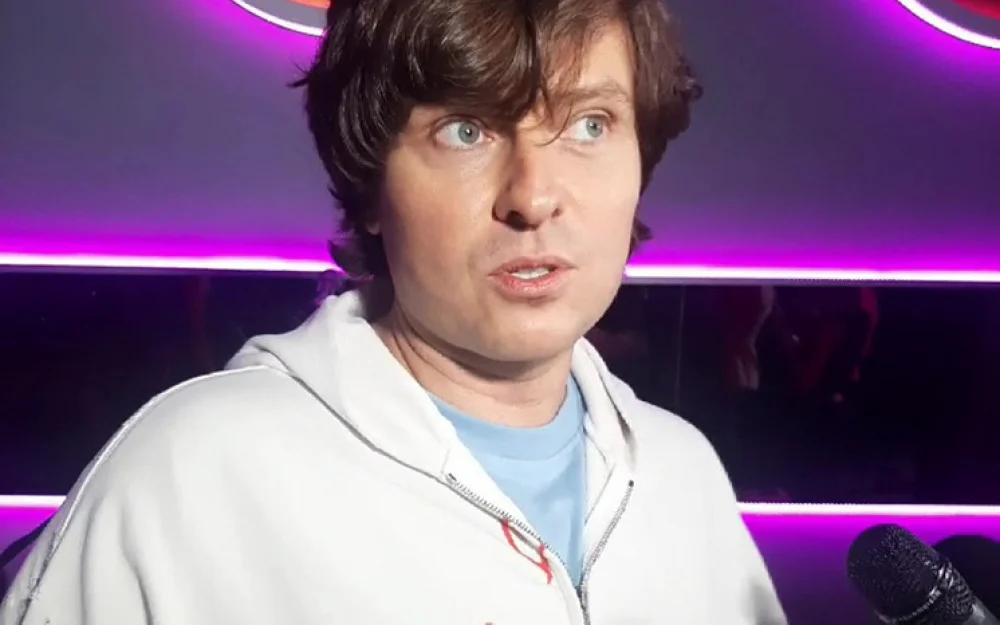 «Содержу нищих»: Прохор Шаляпин поставил памятники на пять пустых могил