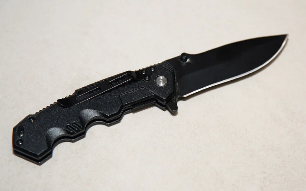 Помощница политика инсценировала нападение на саму себя: вырезала на себе непристойную надпись