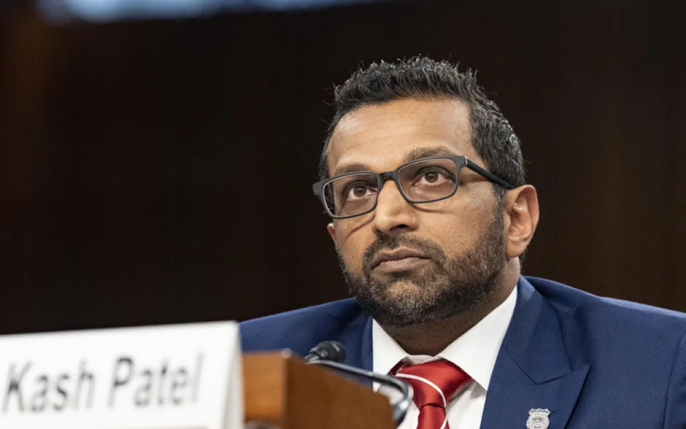 Директора ФБР обвинили в злоупотреблении полномочиями после поручения отряду спецназа защитить свою зазнобу