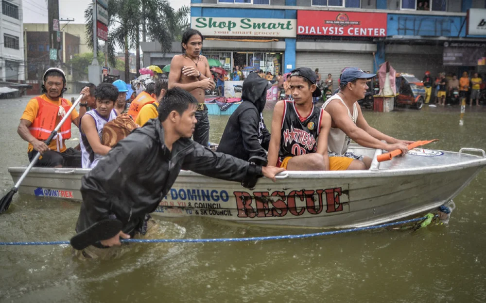 Число жертв тайфуна превысило 100 человек: объявлено чрезвычайное положение
