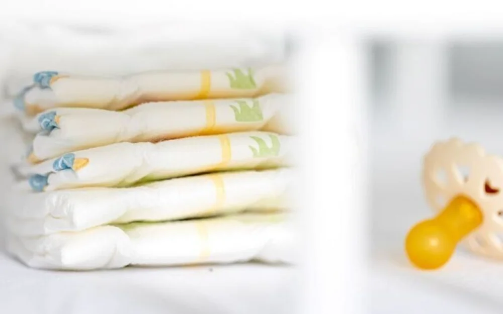 Съехавшие либералы потребовали получение родителями согласия своих детей на смену подгузников