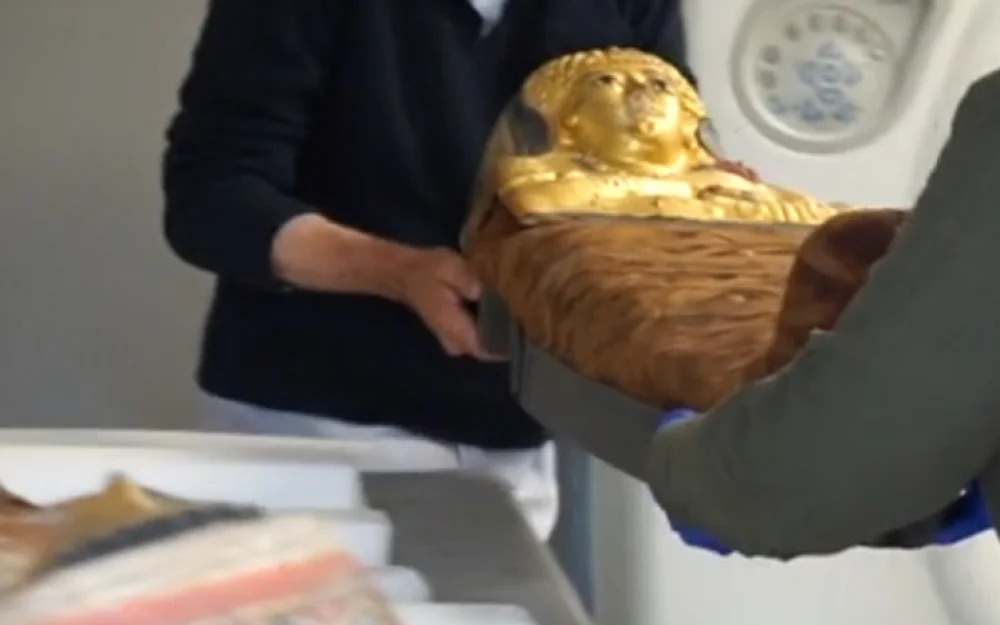 Раскрыта тайна зеленой мумии похороненного сотни лет назад подростка