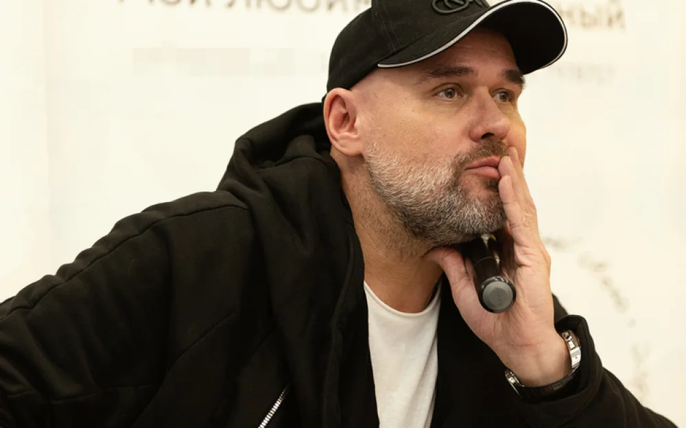 «Это я пытаюсь детям своим объяснить»: Аверин рассказал накануне юбилея, почему меняет театры