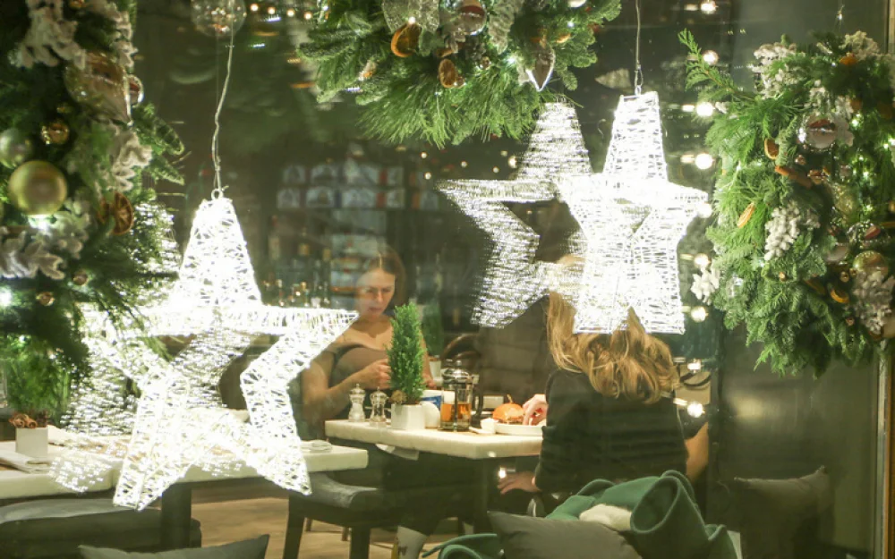 Все сопьются: нужно ли сокращать новогодние выходные, чтобы россияне не устали отдыхать