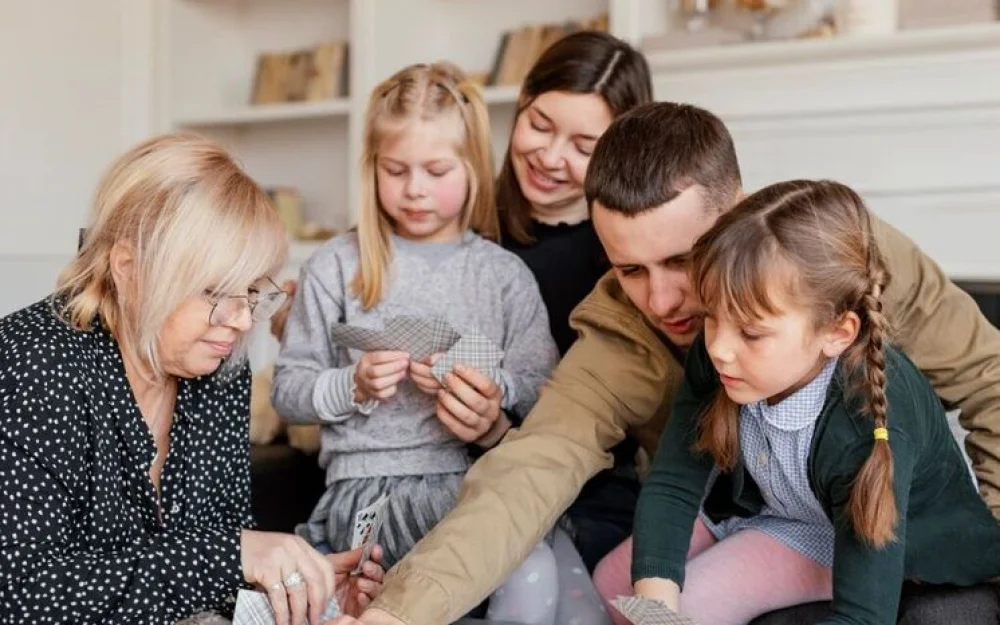 Психолог рассказала, чем опасна совместная жизнь родителей и взрослых детей