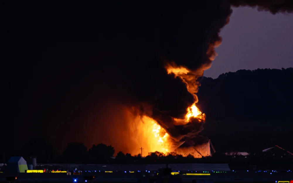 Превратился в огненный шар: появились страшные подробности крушения самолета в аэропорту