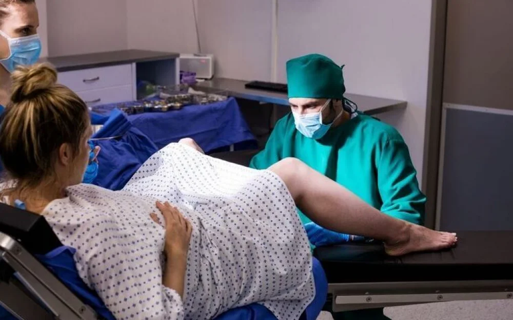 Гинеколог-извращенец годами тайно снимал пациенток во время осмотров