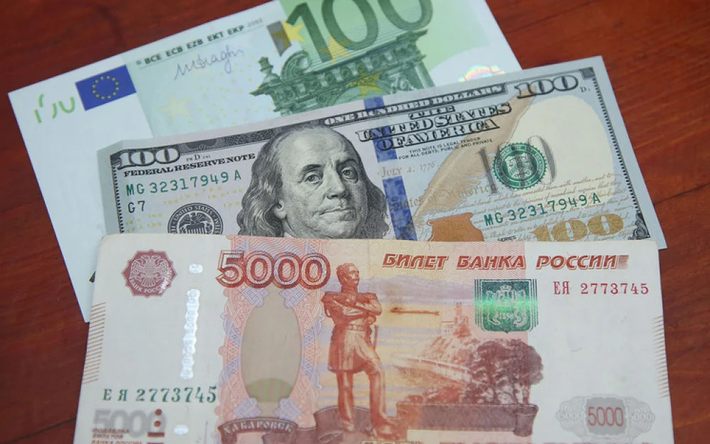 Валютный рынок в ноябре: что происходит с курсом доллара и рубля