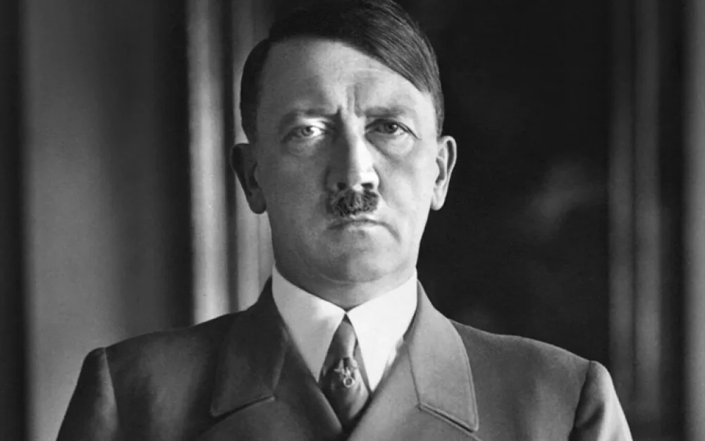 Мутант с микропенисом: генетики изучили ДНК Гитлера