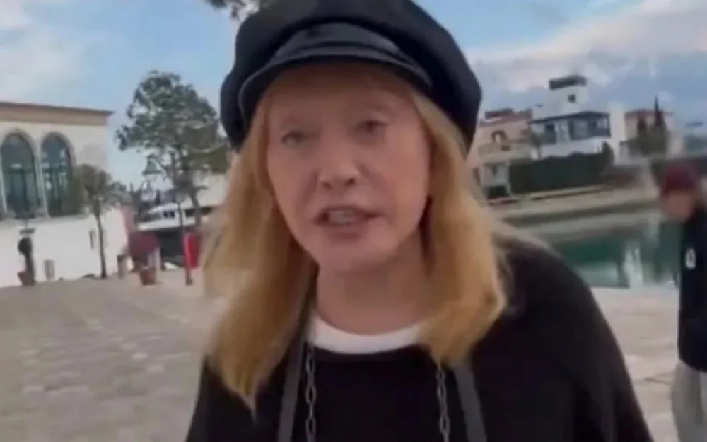 Российский артист одной фразой осадил кайфующую на Кипре Пугачеву