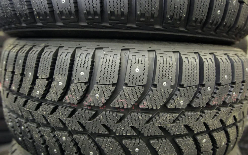 В Москве водителям посоветовали выезжать на зимней резине на выходных