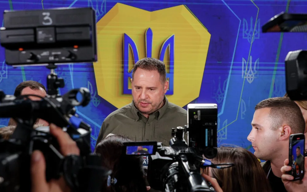 Рогов прокомментировал отставку Ермака