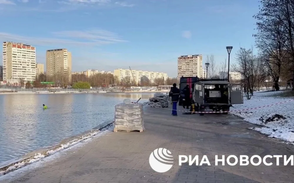 Водолазы завершили обследование пруда в Москве, где нашли останки ребенка