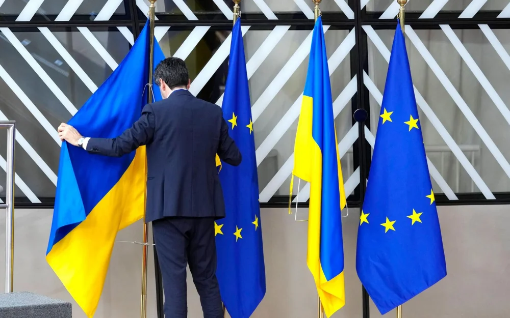 Власти ЕС игнорируют обстановку на Украине, сообщила СВР