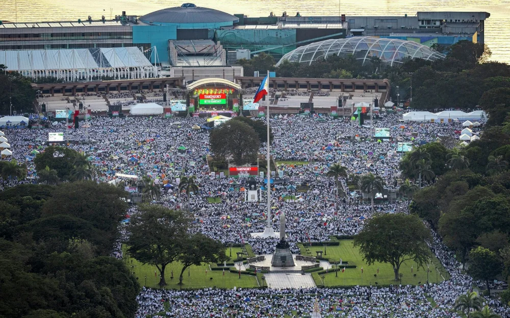 Сотни тысяч филиппинцев вышли на митинги из-за коррупционного скандала